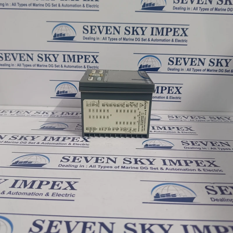 YOKOGAWA UT35A TEMPRATURE CONTROLLER -10 TO 50 C thumbnail 4